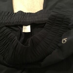 Gap fit women’s black nylon exercise pants size small